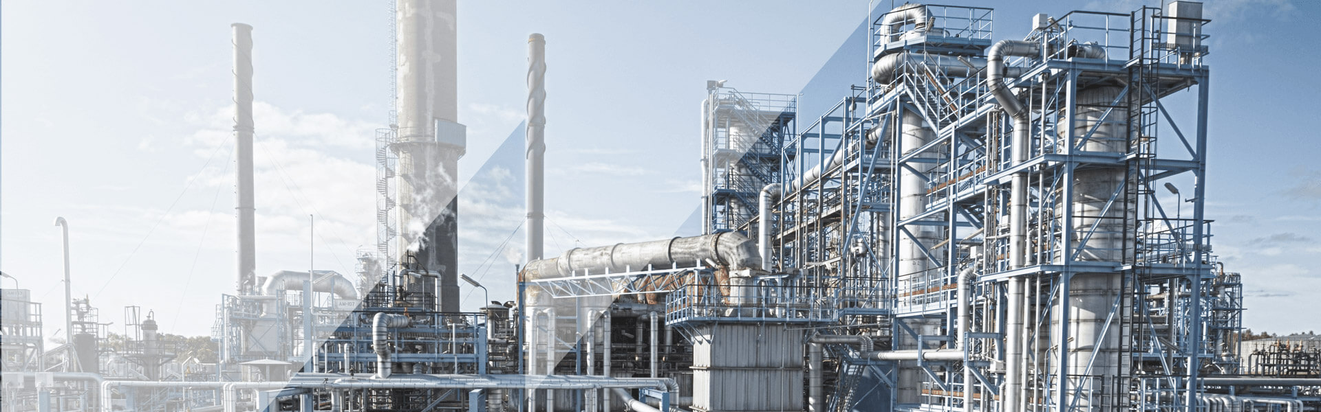 een luchtfoto van een olieraffinaderij